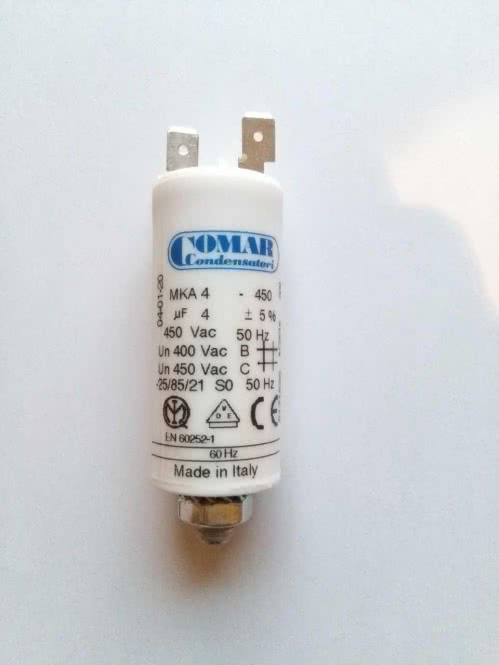 Motor-Betriebskondensator 10/450S 10,0 mikroF 450V M8 Bolzen 6,3mm